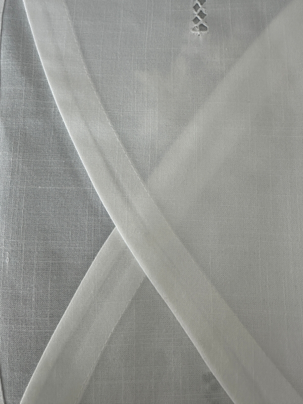Obrus 170 x 220 biały, z ręcznie haftowaną mereżką, owalny
